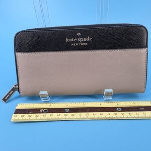 Kate Spade Staci Colorblock Leather Beige/Black Wallet, Zip Closure, EUC